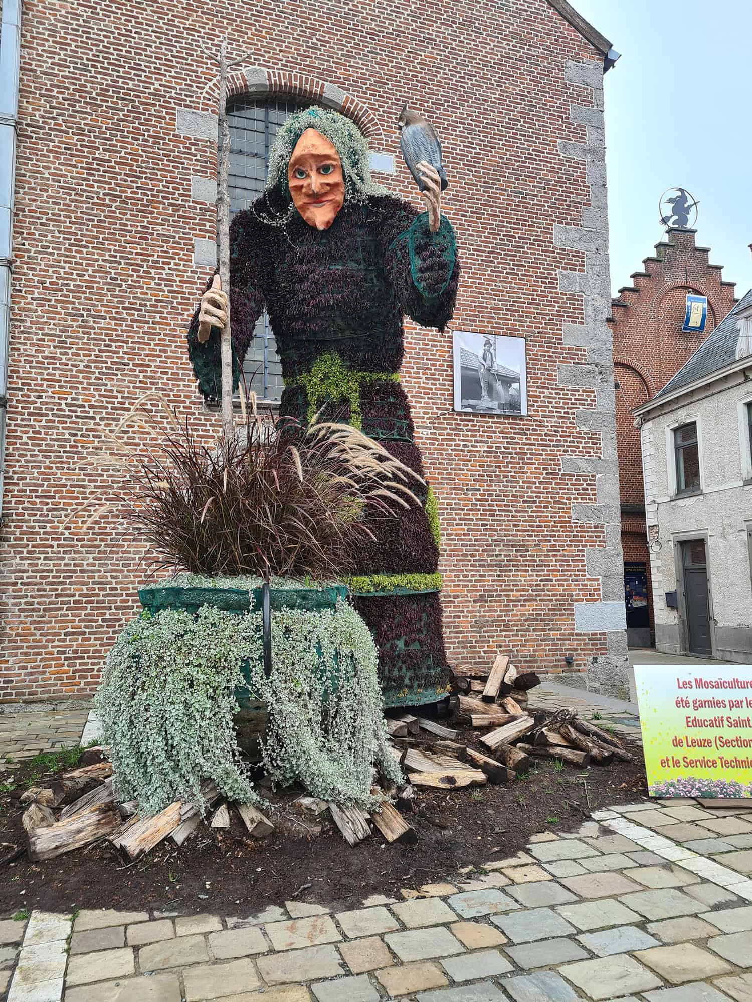 Beeld van de heks van Elzele