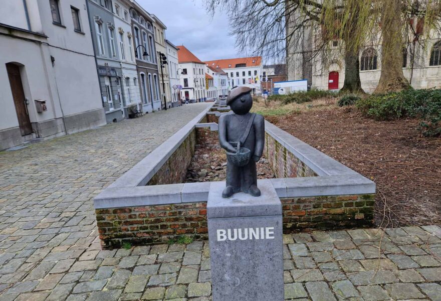 Beeld van Buunie in Ronse